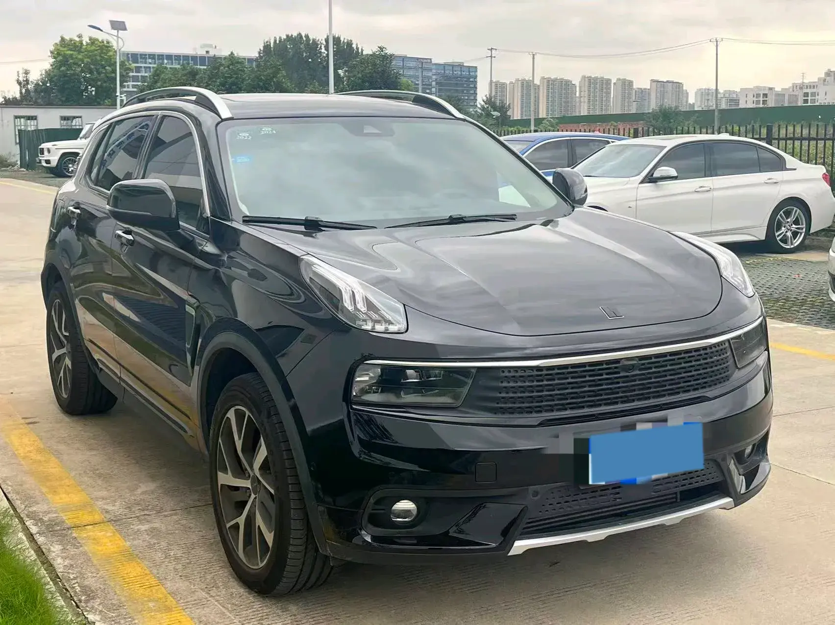 2017 LYNK&CO 01 thumbnail 3