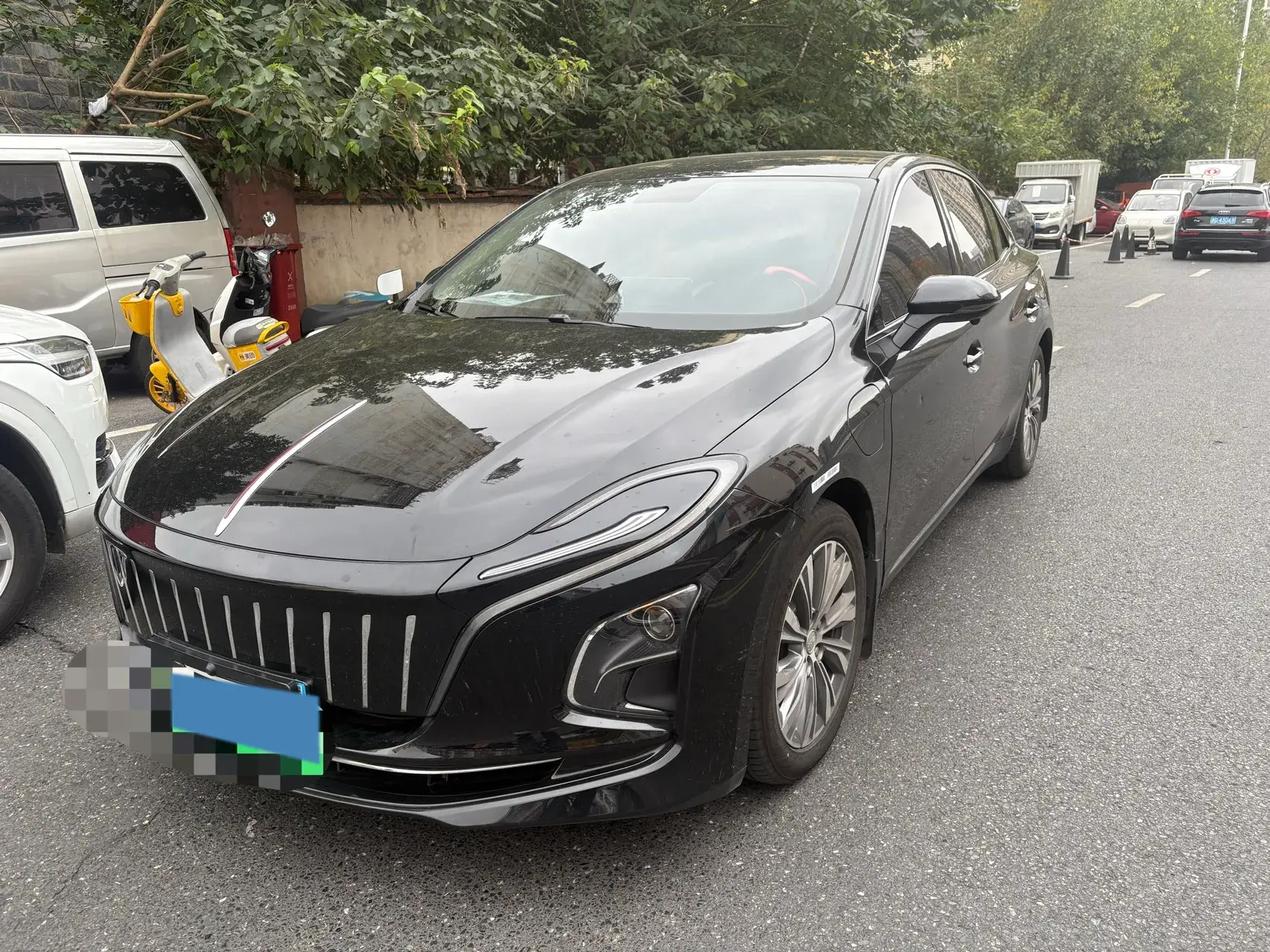 2024 HONGQI E-QM5 view 1