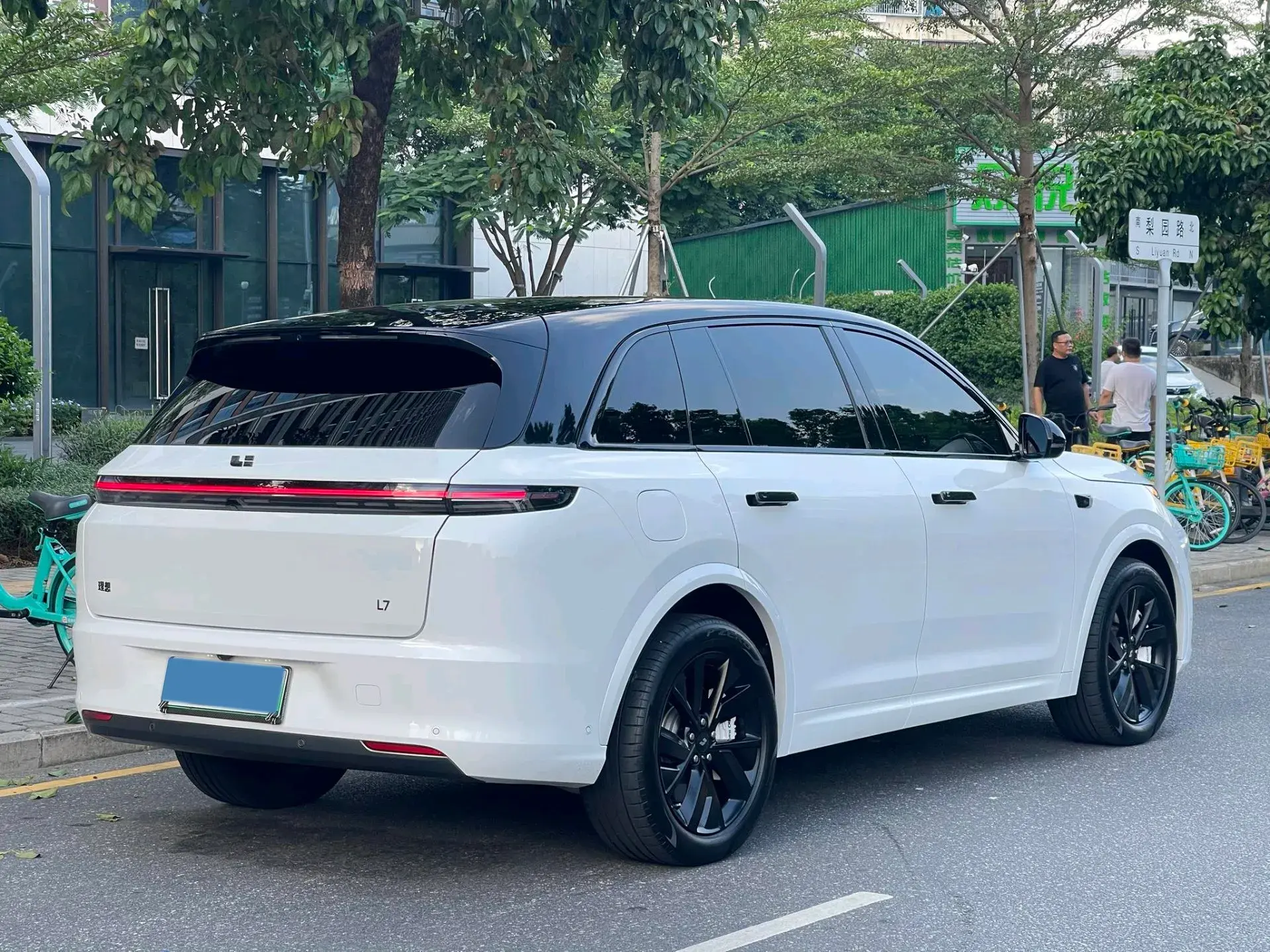 2023 LI L7 thumbnail 4