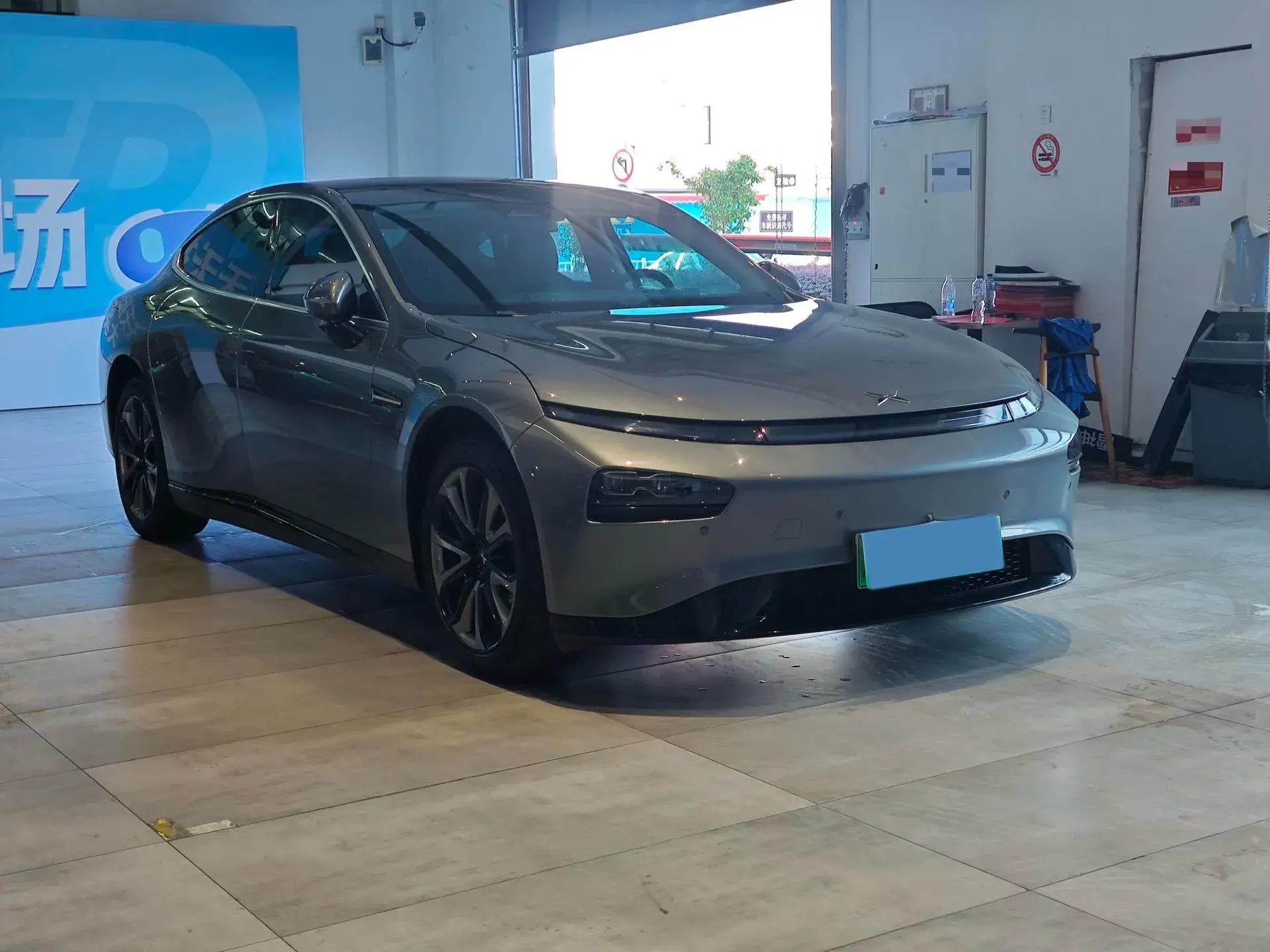 2020 XPENG P7 thumbnail 3