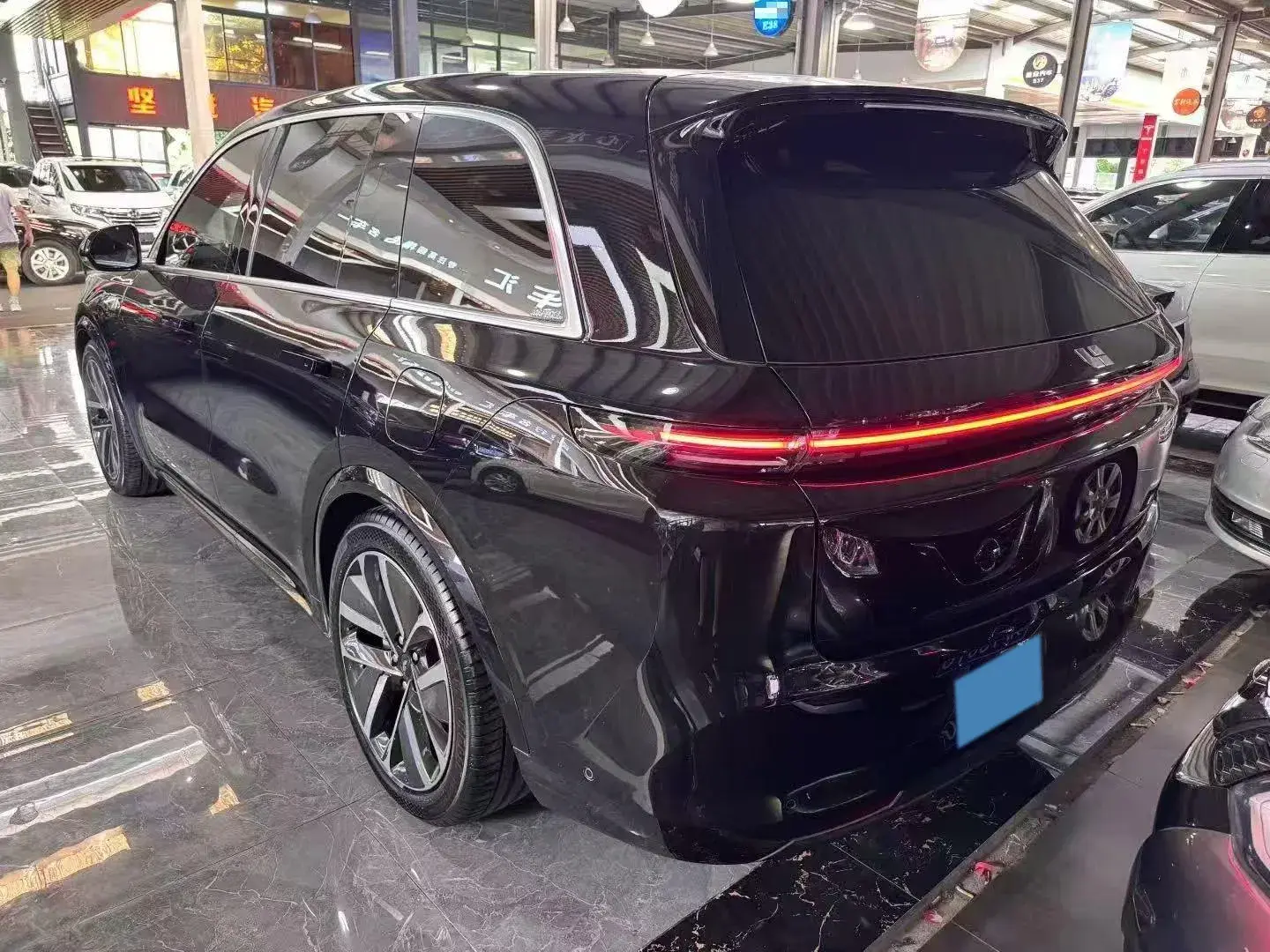 2023 LI L8 thumbnail 3