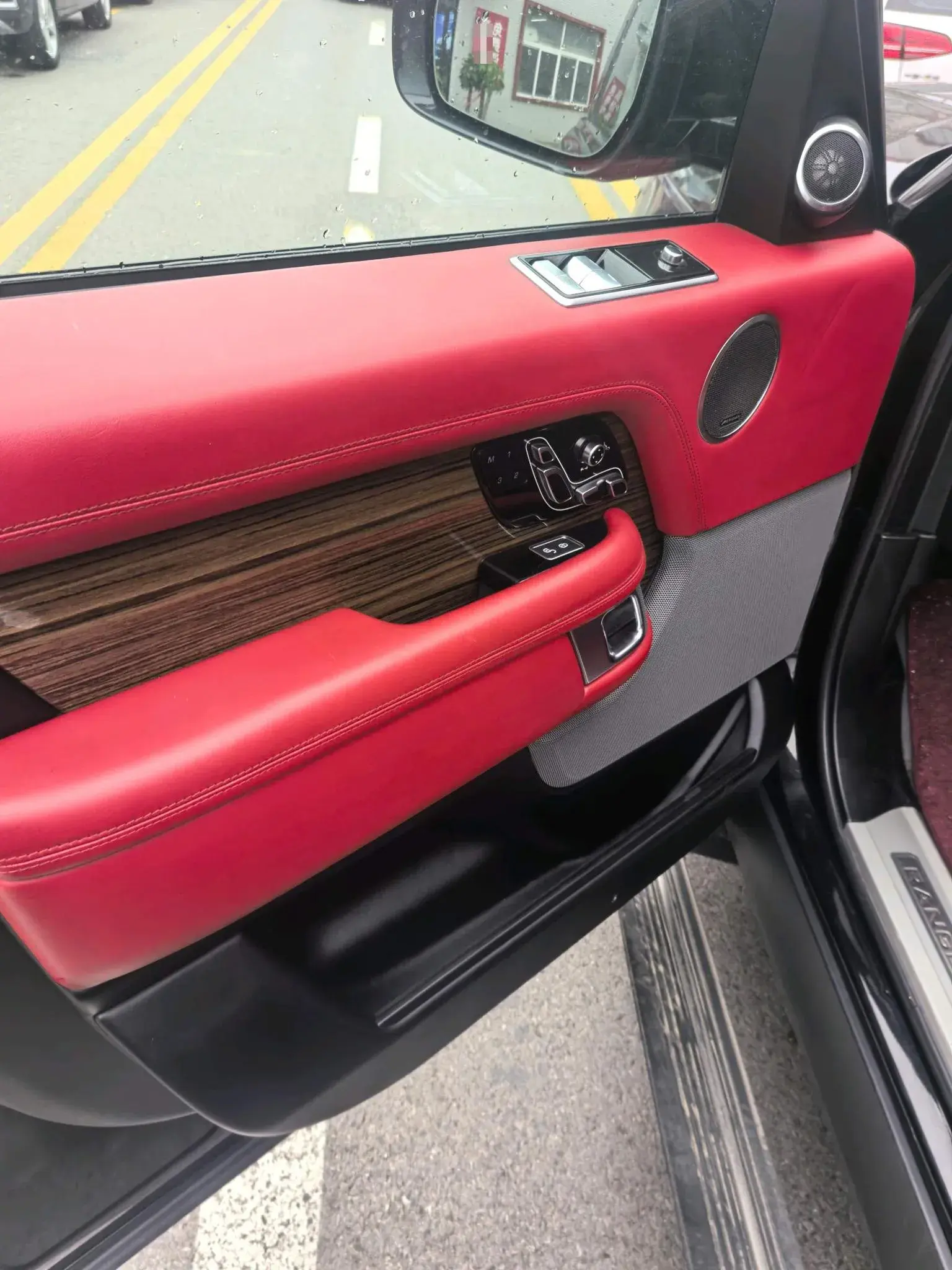 2018 LAND ROVER thumbnail 3