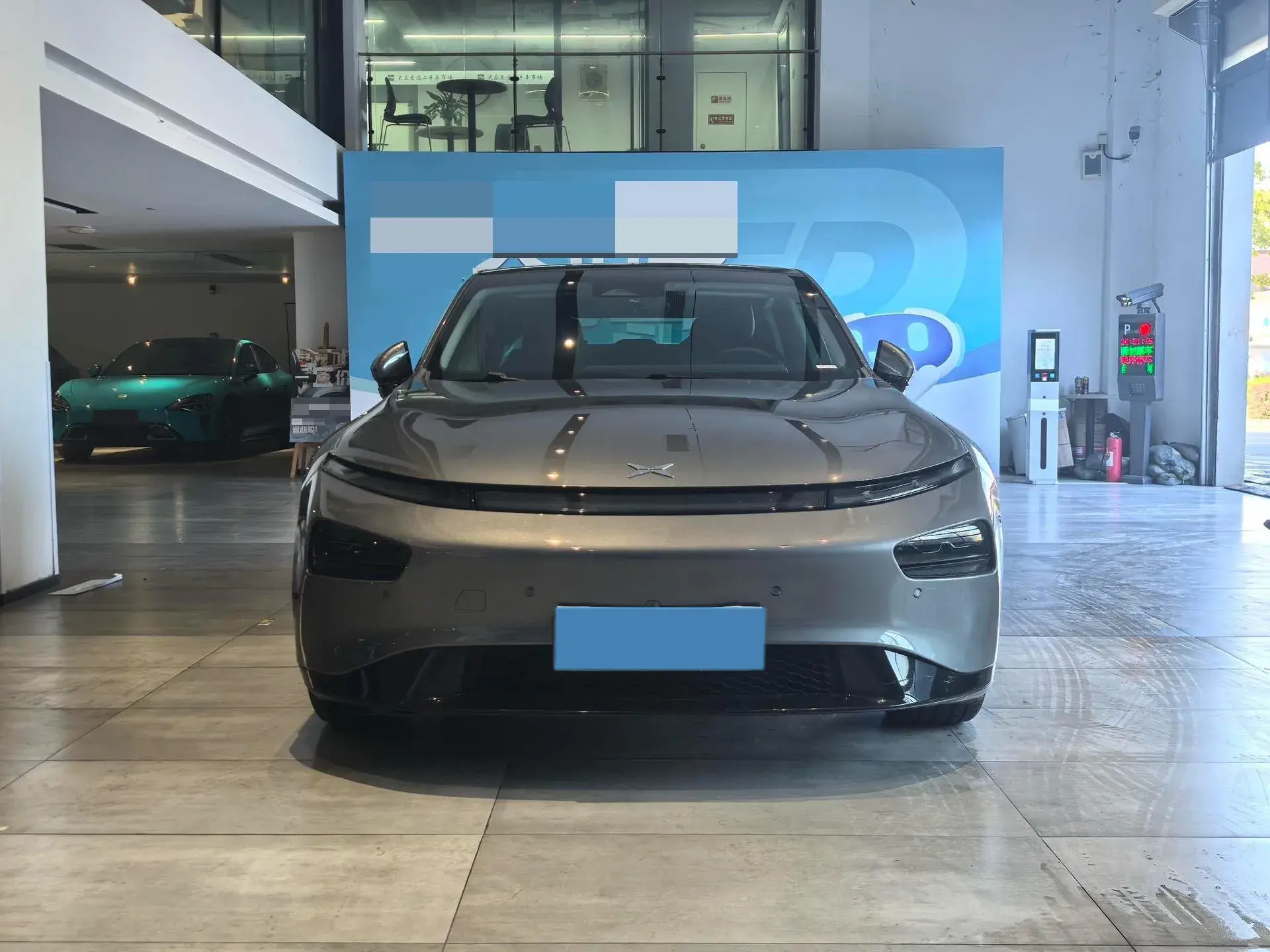 2020 XPENG P7 thumbnail 2