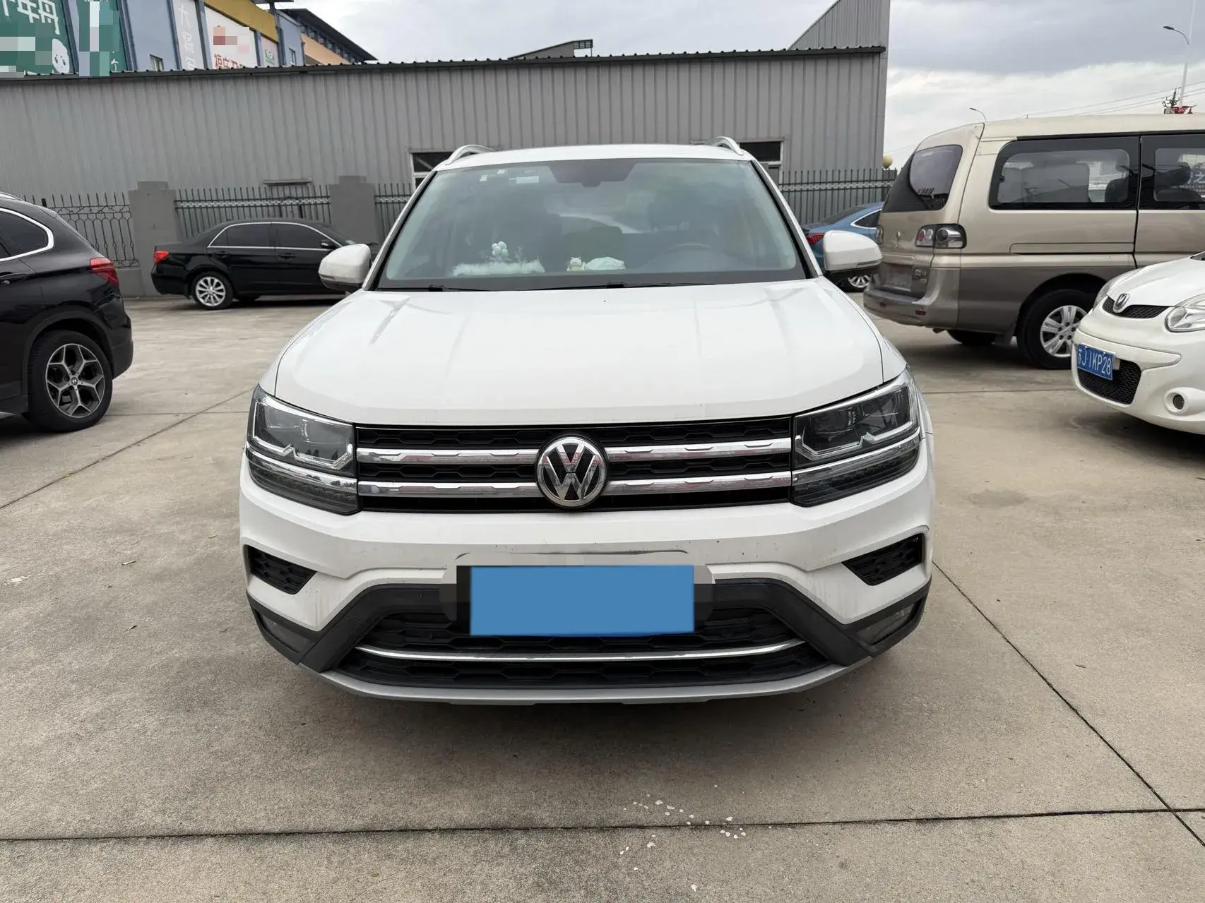 2019 VOLKSWAGEN THARU thumbnail 2