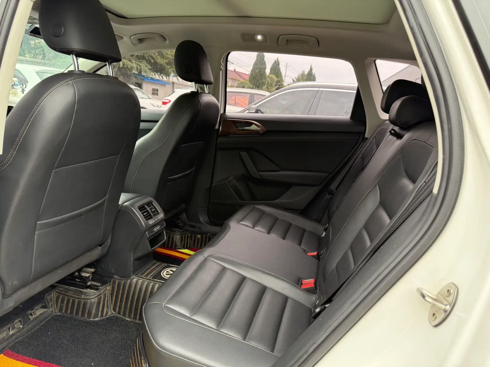 2019 VOLKSWAGEN THARU thumbnail 4