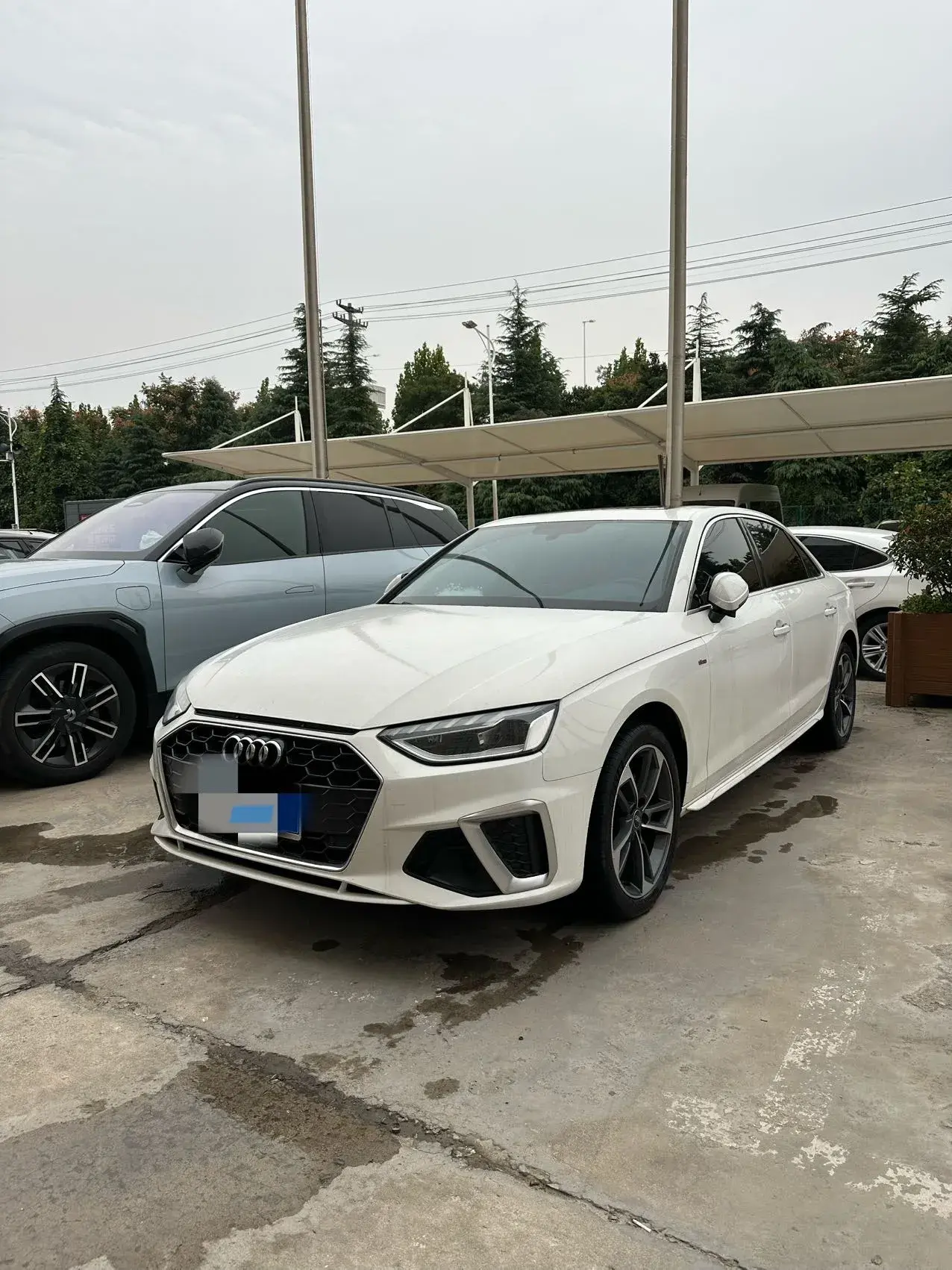 2022 AUDI A4L view 1