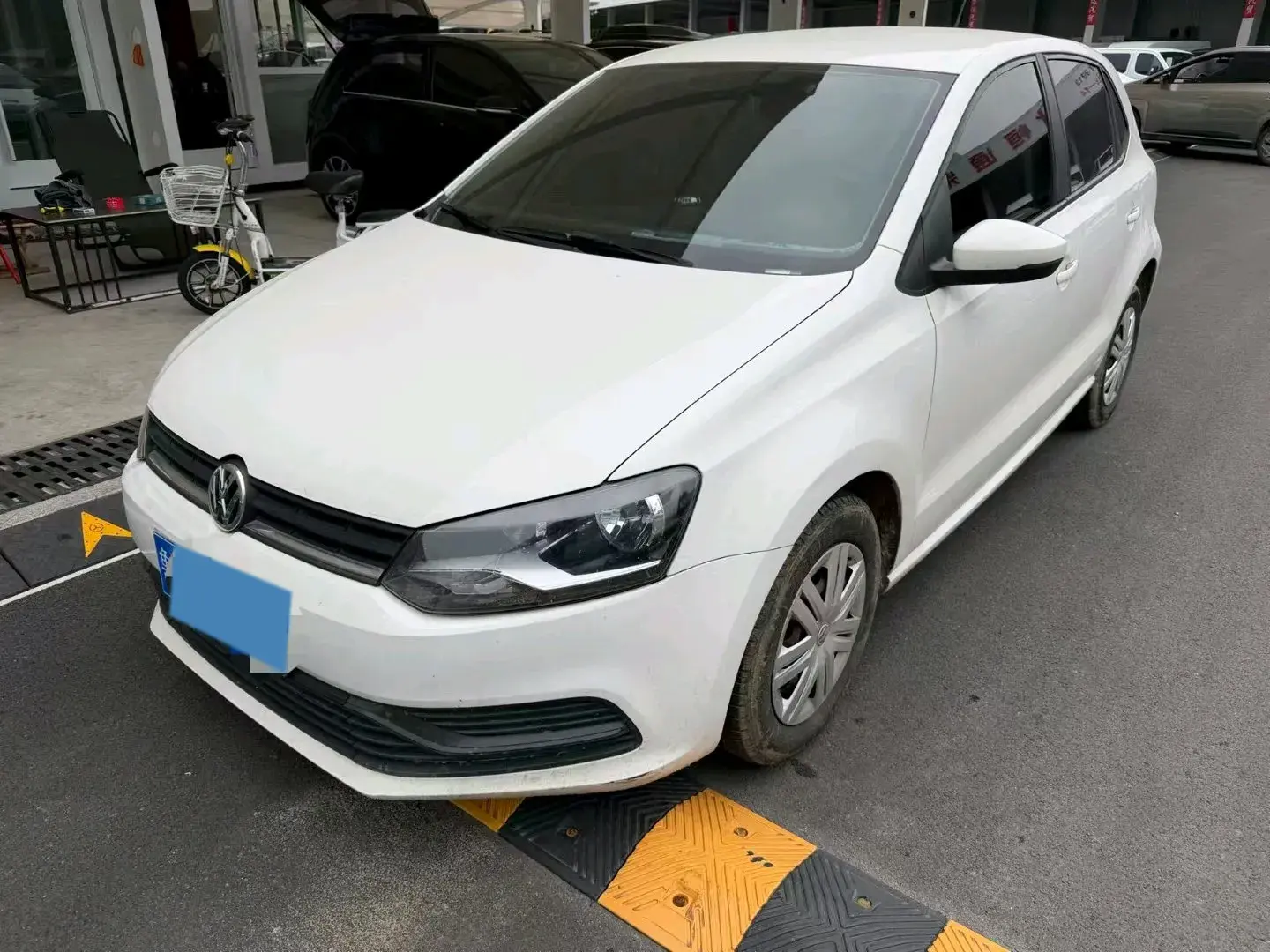 2018 VOLKSWAGEN POLO view 1
