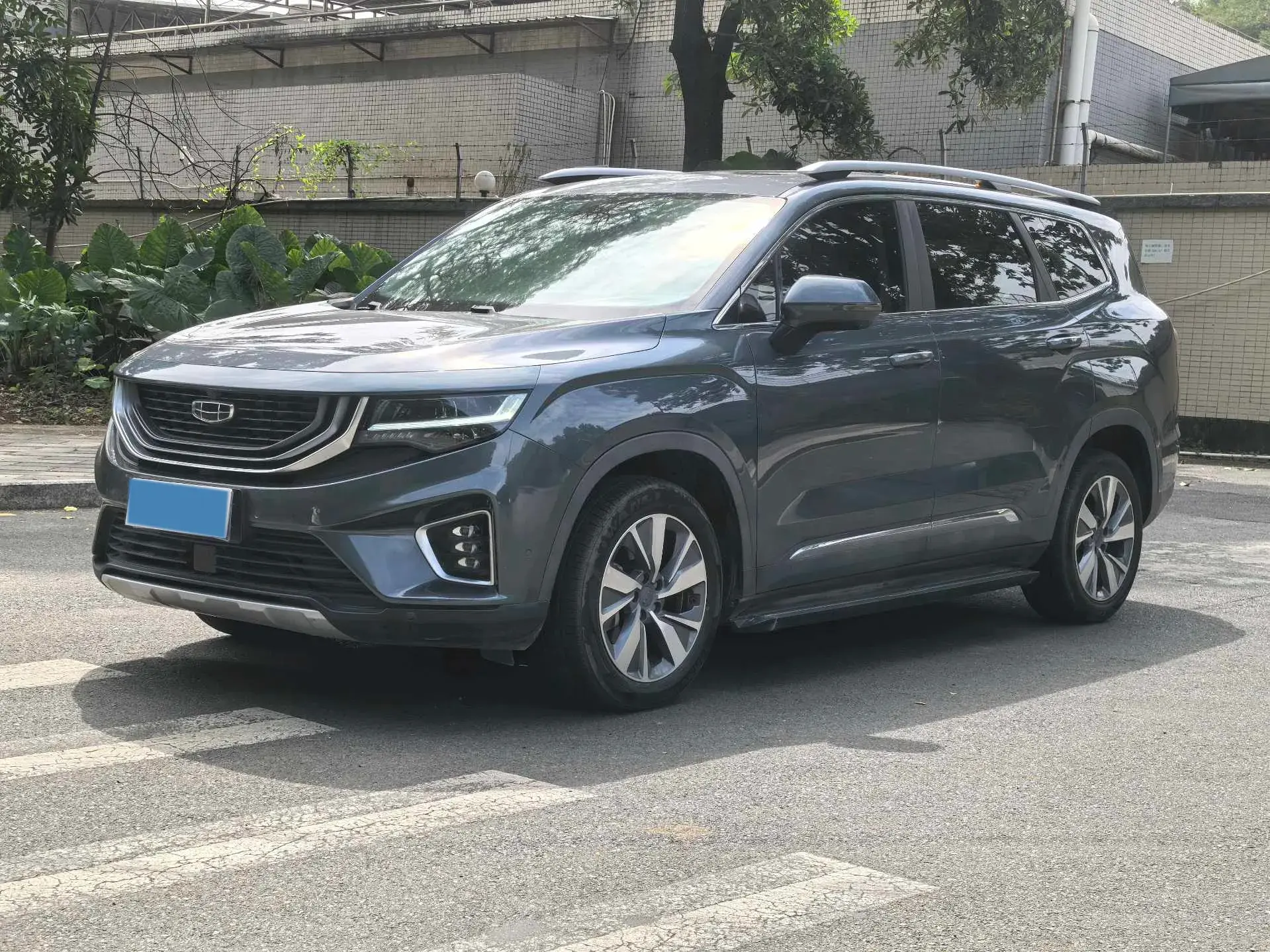2020 GEELY OKAVANGO view 1