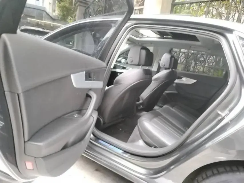 2022 AUDI A4L thumbnail 4