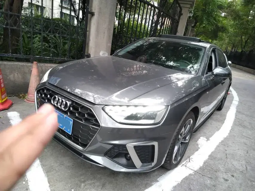 2022 AUDI A4L view 1