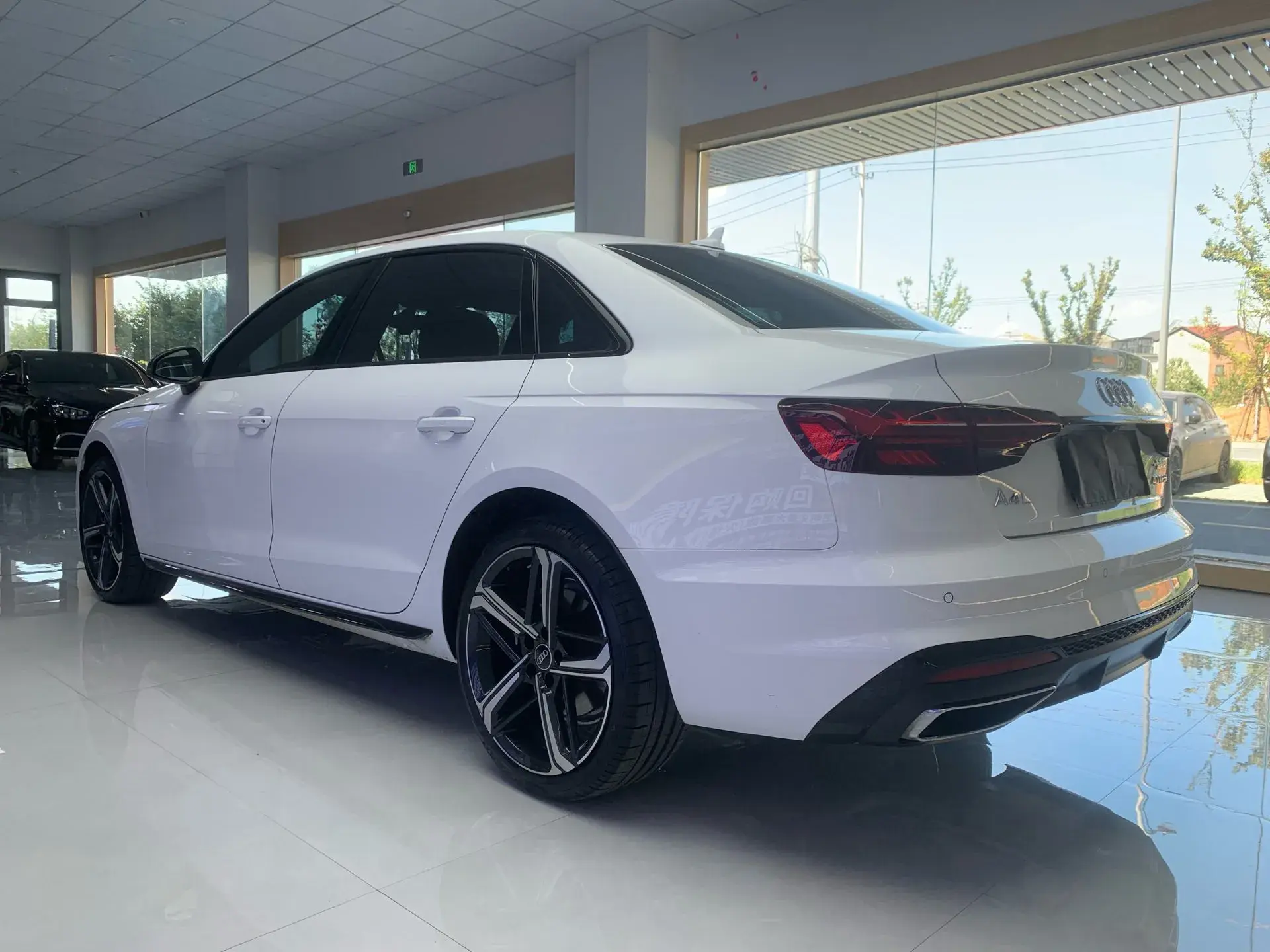 2024 AUDI A4L thumbnail 4