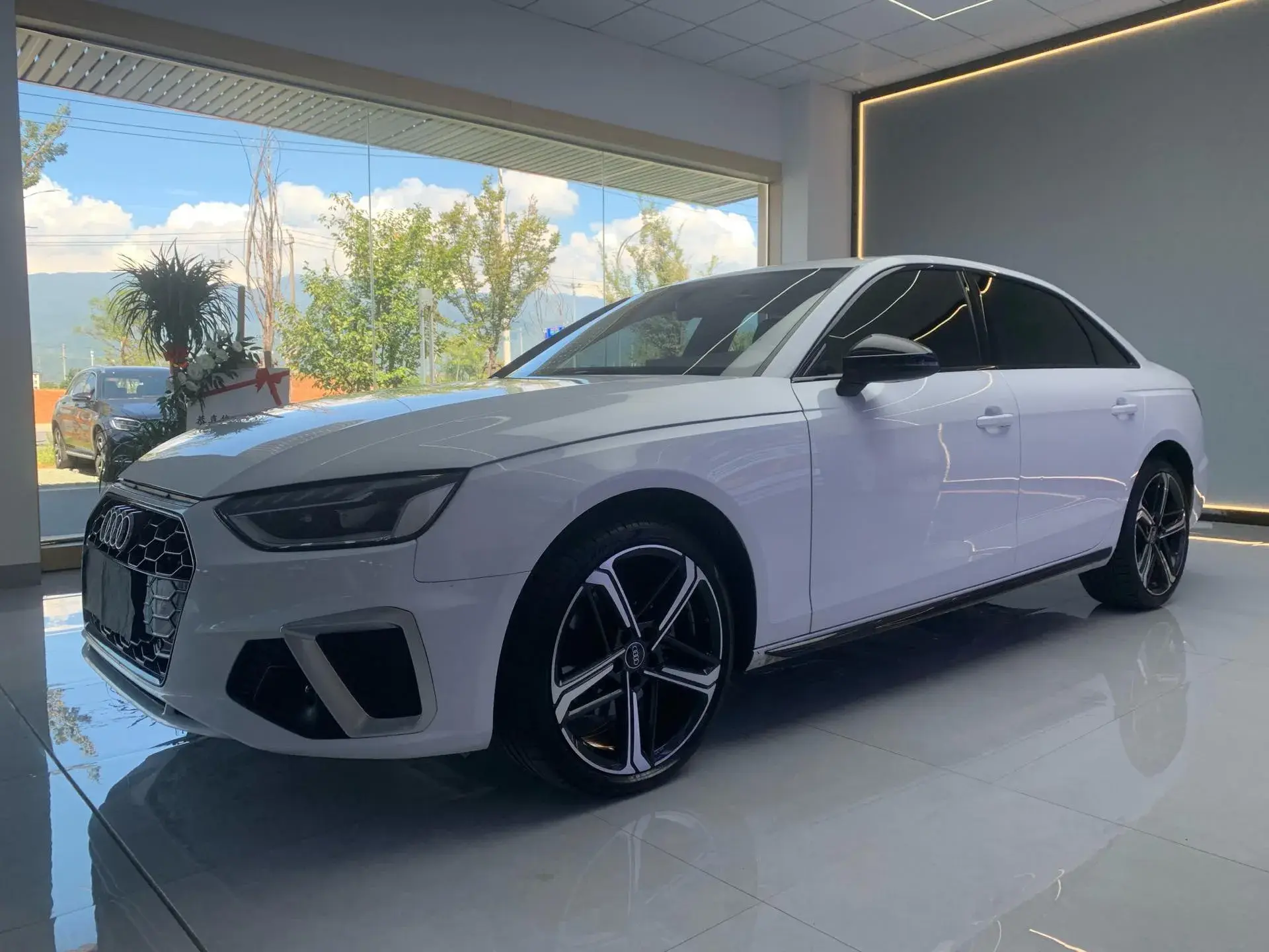 2024 AUDI A4L view 1