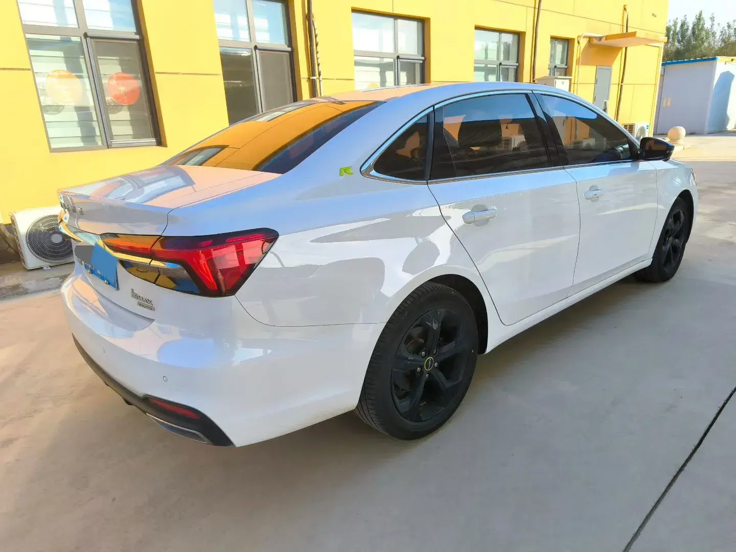 2020 ROEWE I6 thumbnail 4