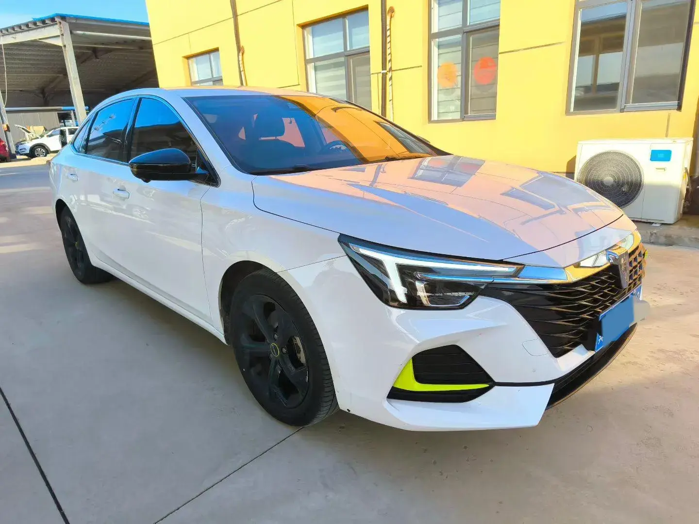 2020 ROEWE I6 thumbnail 2