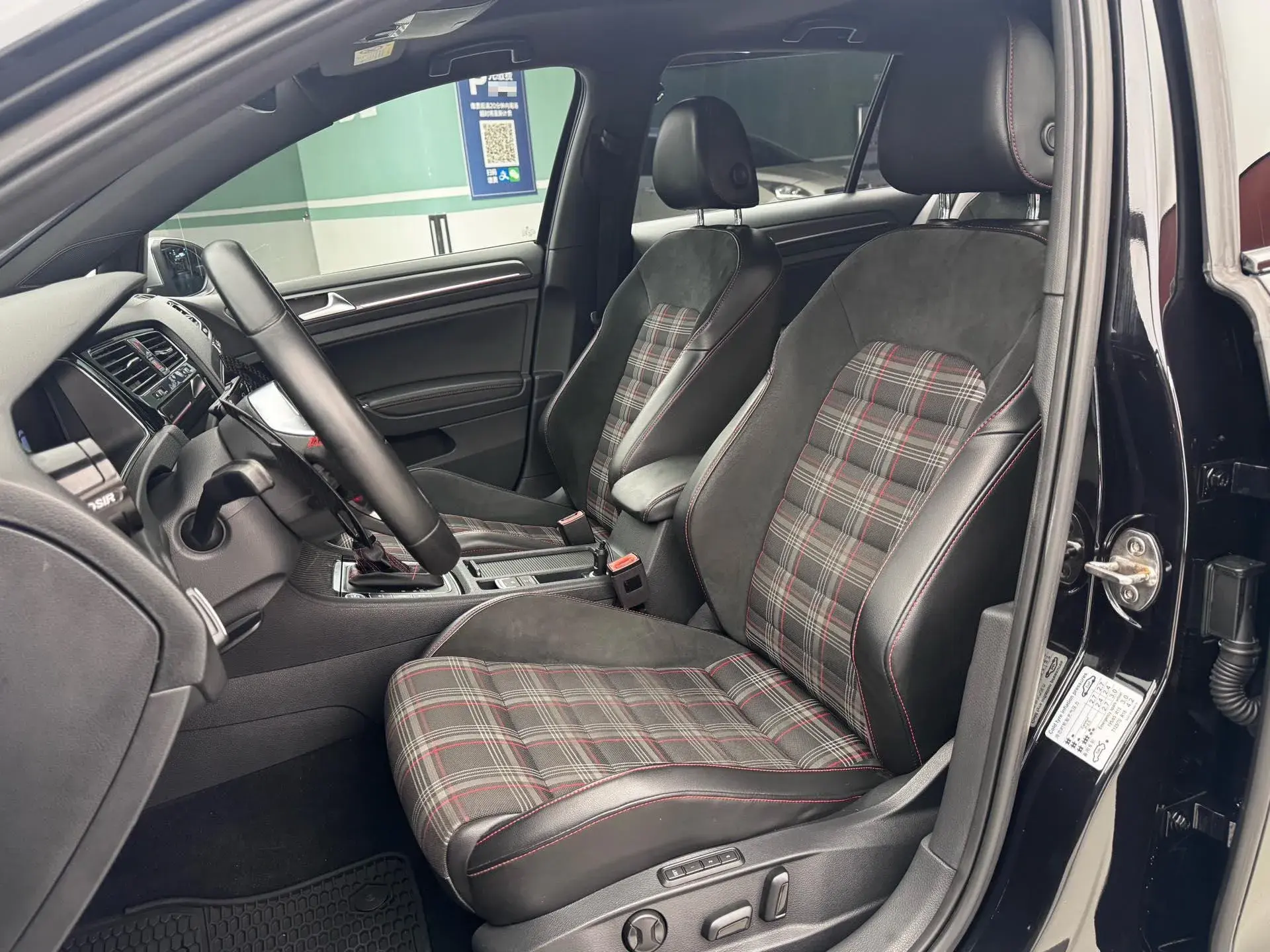 2018 VOLKSWAGEN GOLFGTI thumbnail 4