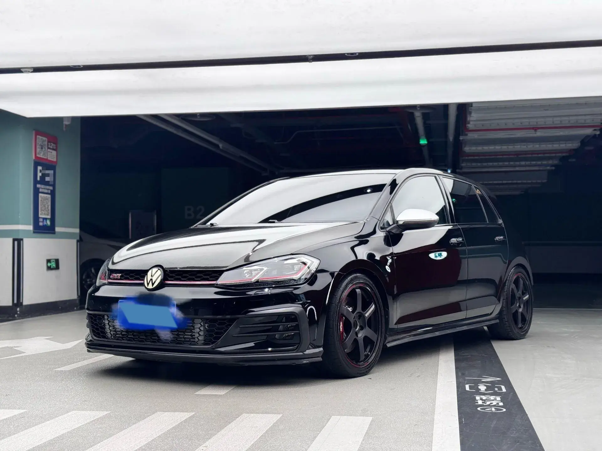 2018 VOLKSWAGEN GOLFGTI view 1