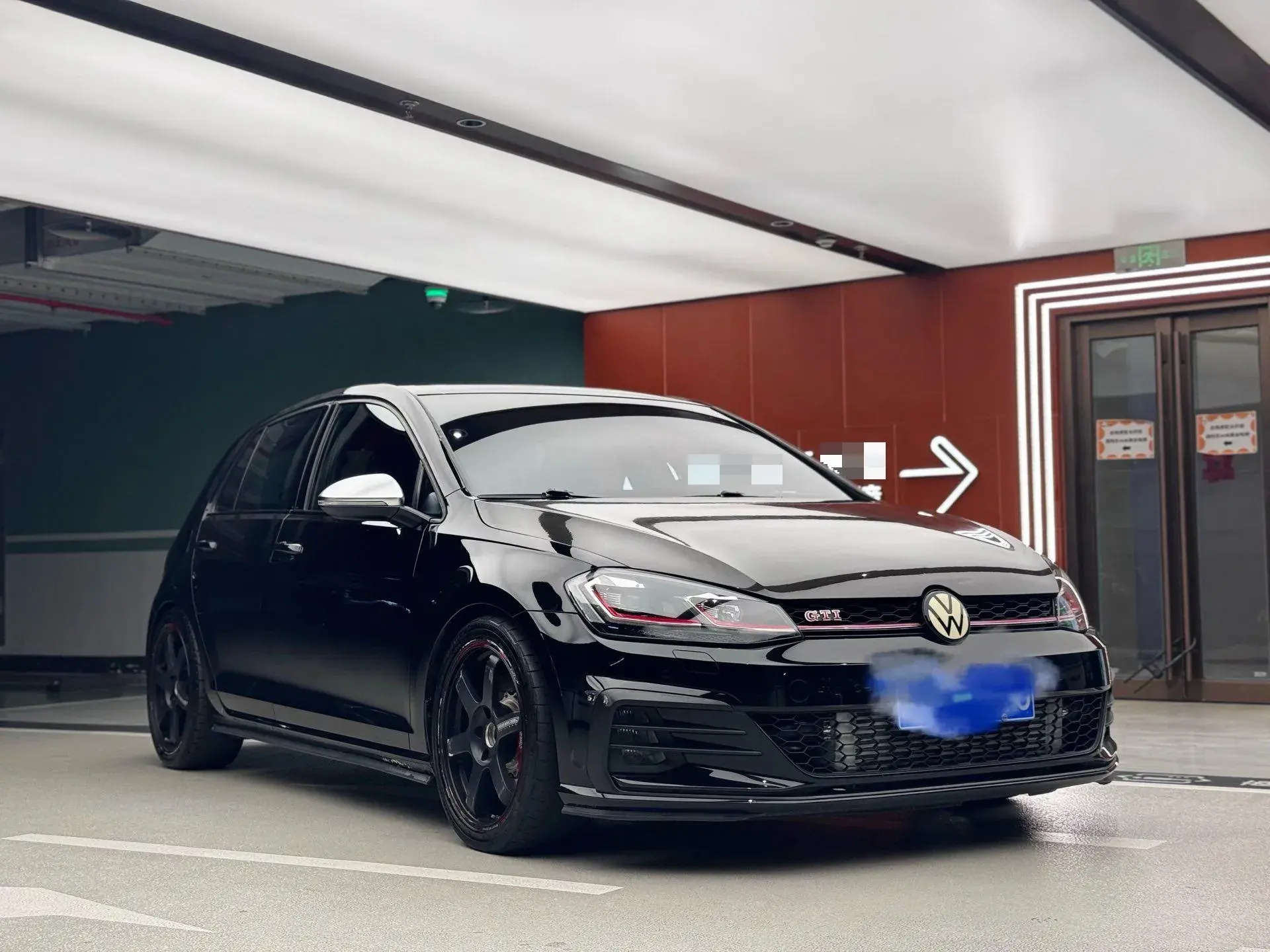 2018 VOLKSWAGEN GOLFGTI thumbnail 3