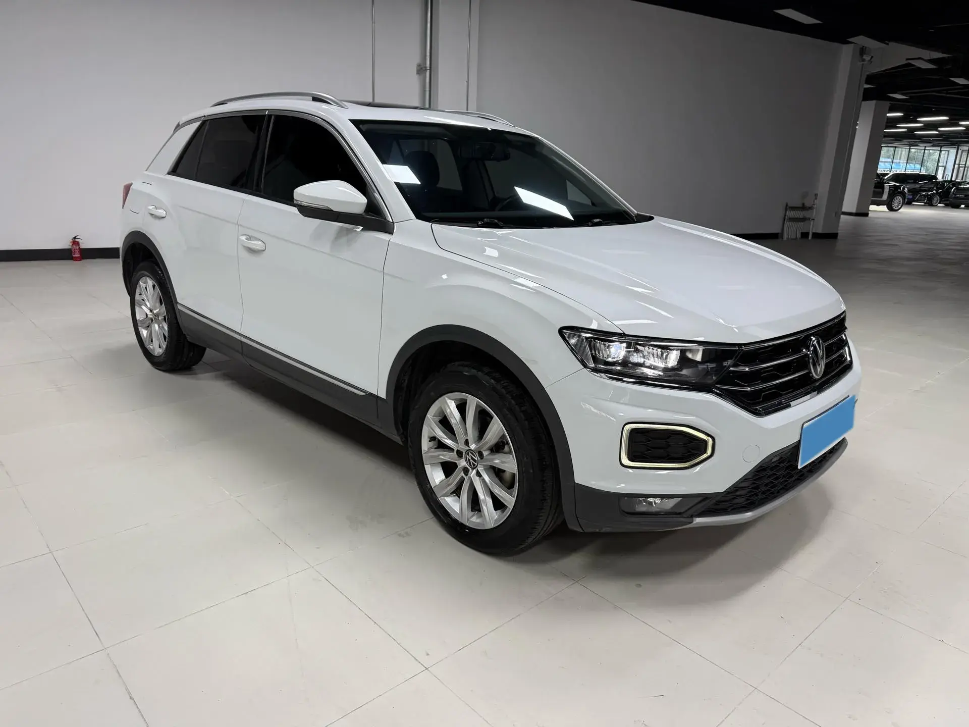 2021 VOLKSWAGEN T-ROC thumbnail 3