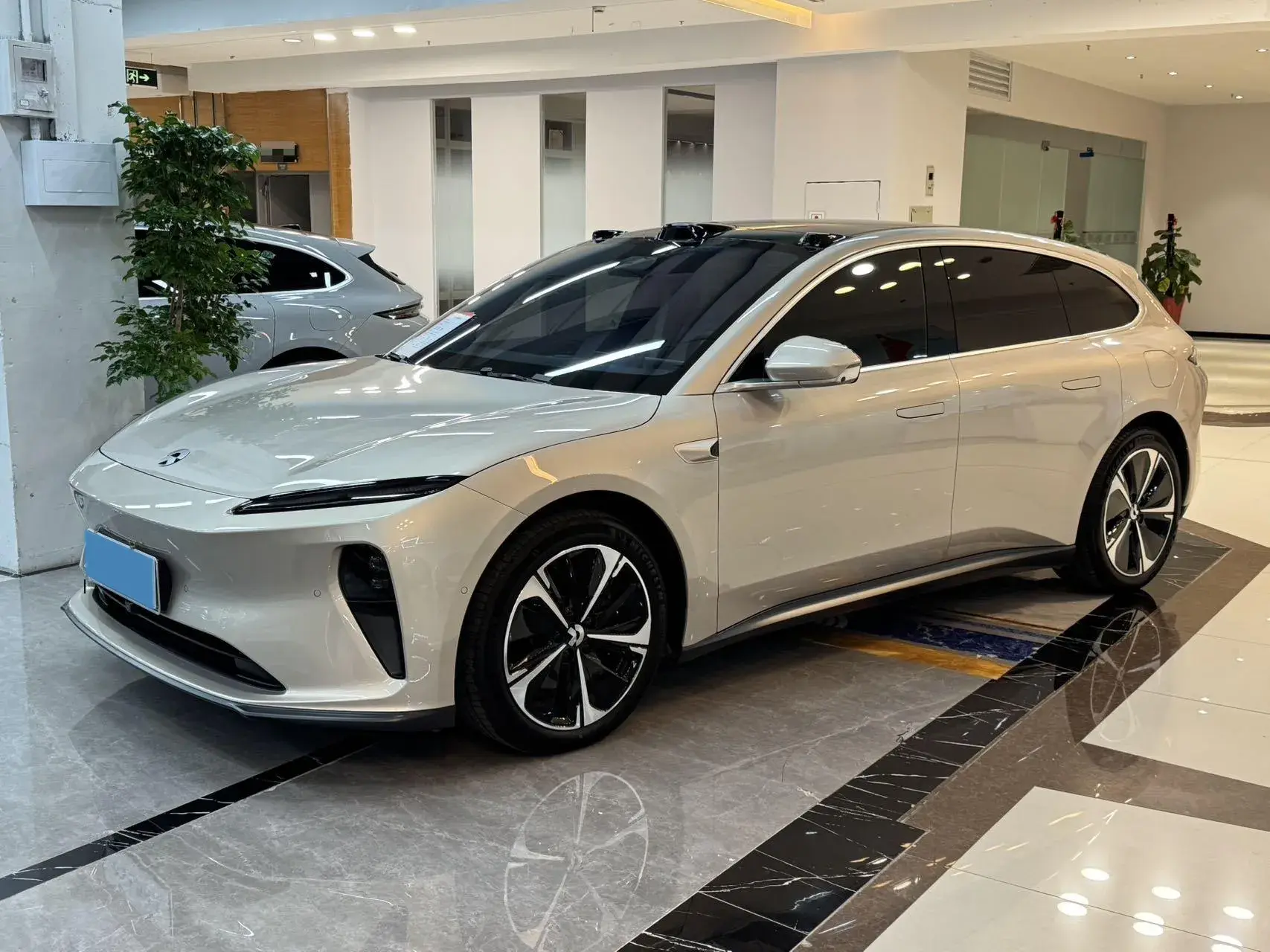 2024 NIO ET5T view 1