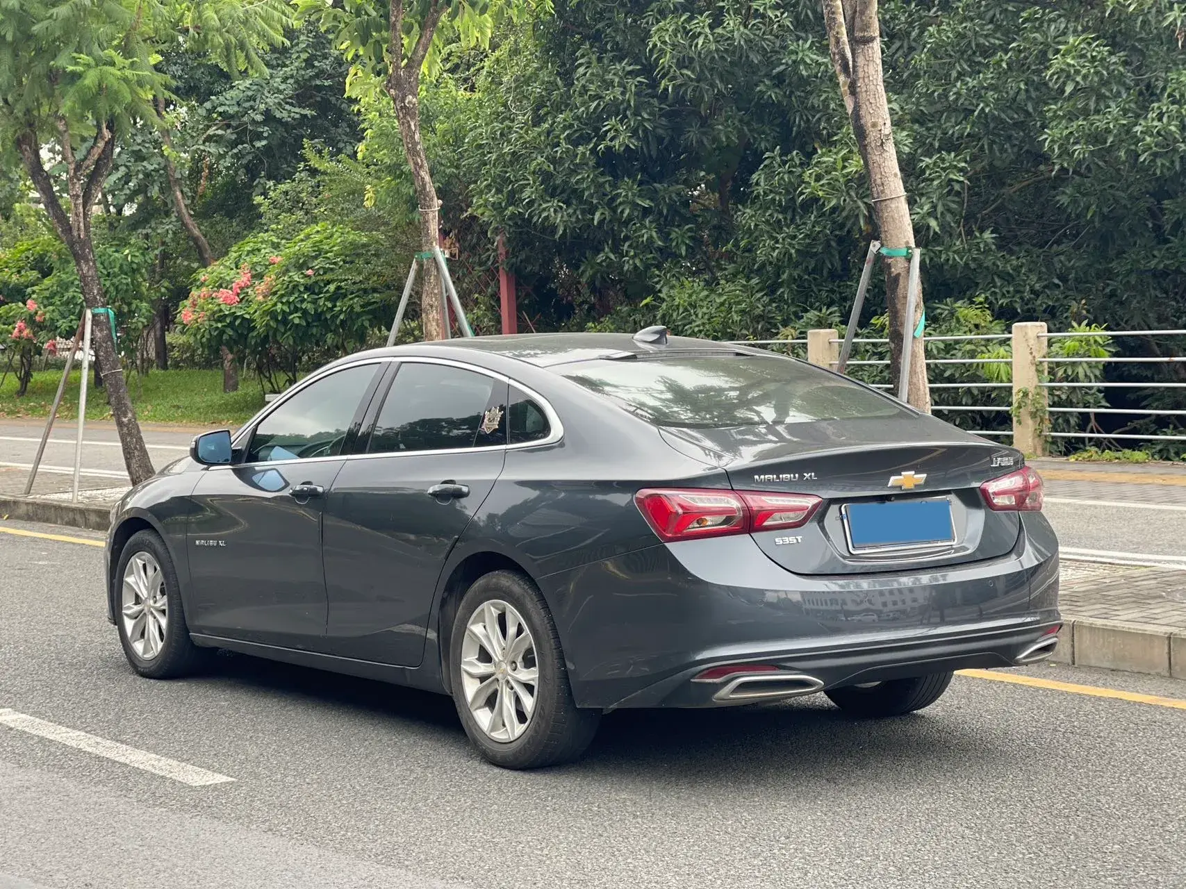 2023 CHEVROLET MALIBU thumbnail 3