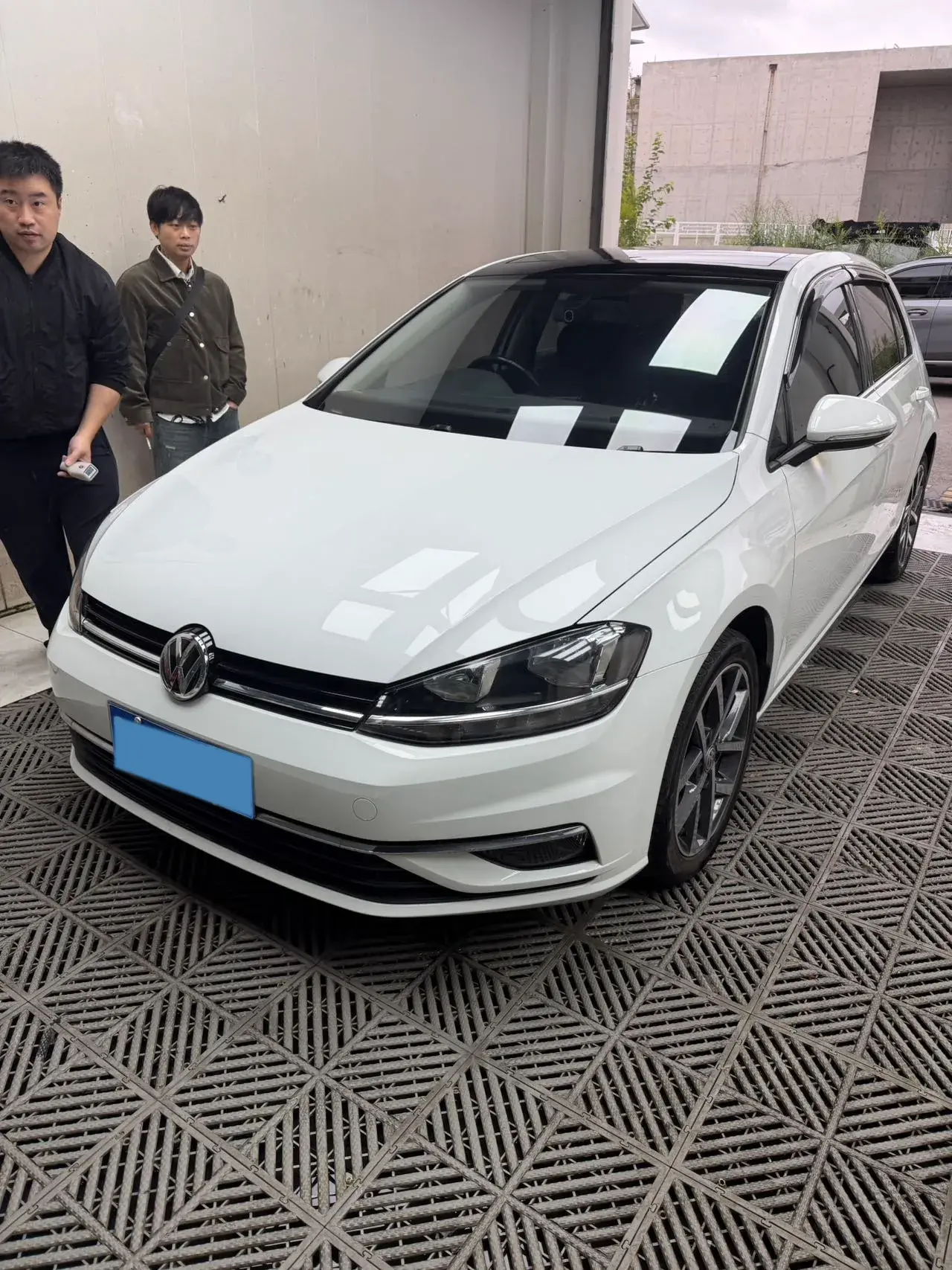 2020 VOLKSWAGEN GOLF view 1
