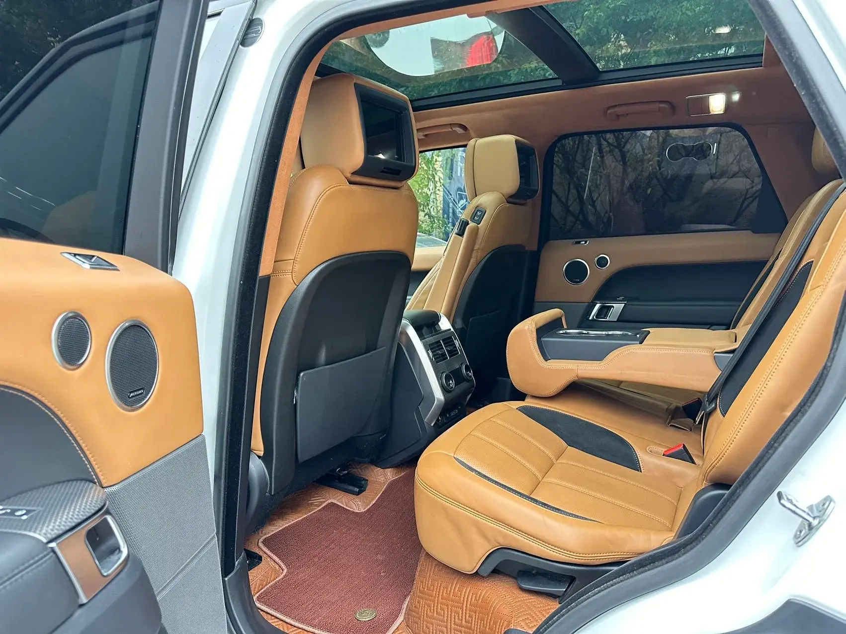 2018 LAND ROVER thumbnail 3