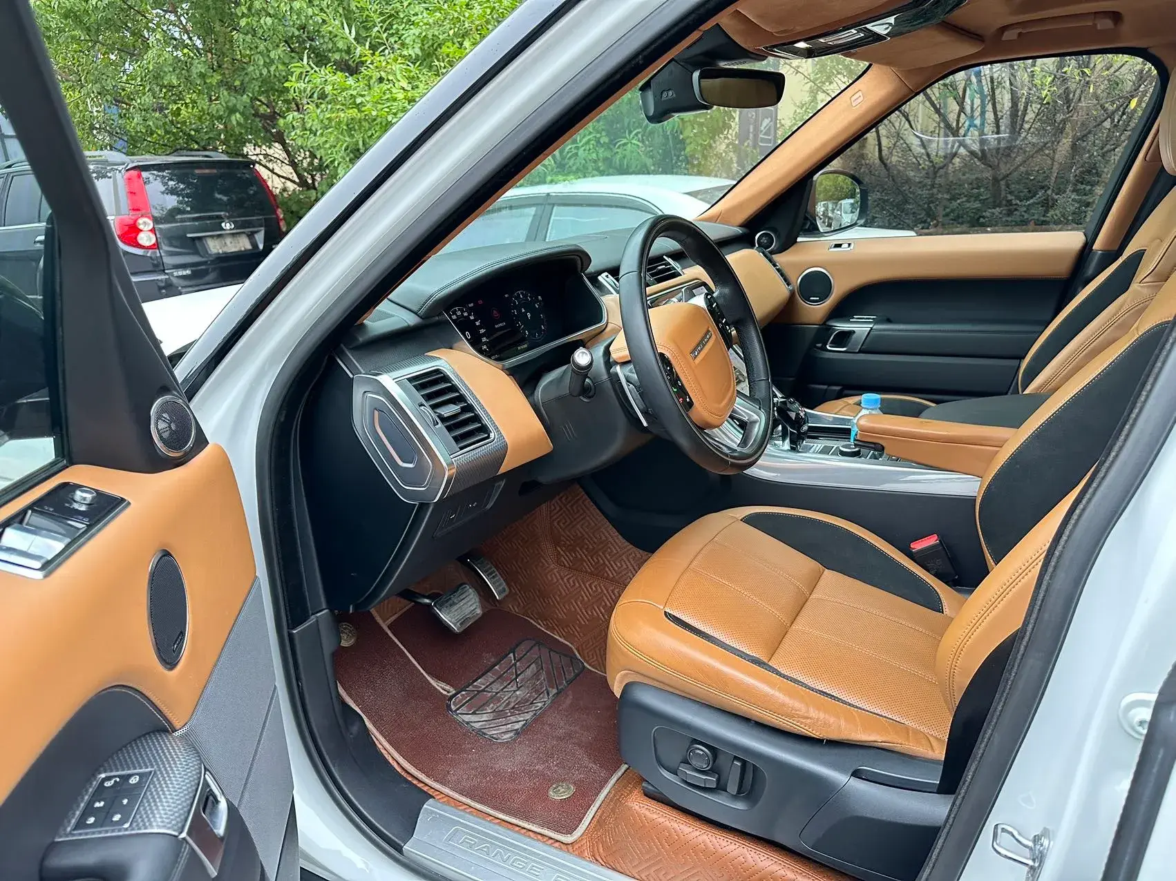 2018 LAND ROVER thumbnail 2