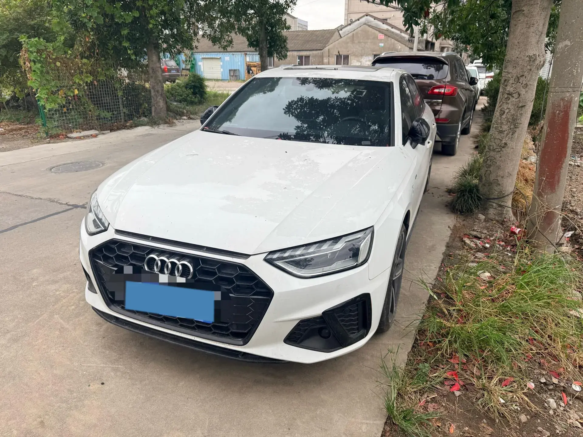 2023 AUDI A4L view 1