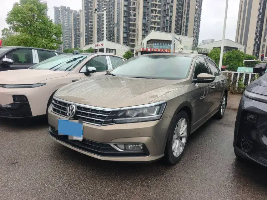 2017 VOLKSWAGEN PASSAT view 1
