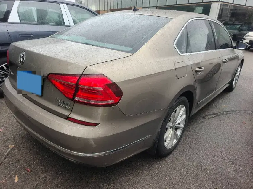 2017 VOLKSWAGEN PASSAT thumbnail 4