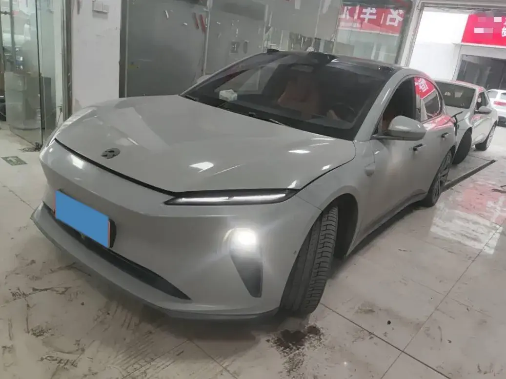 2022 NIO ET5 view 1