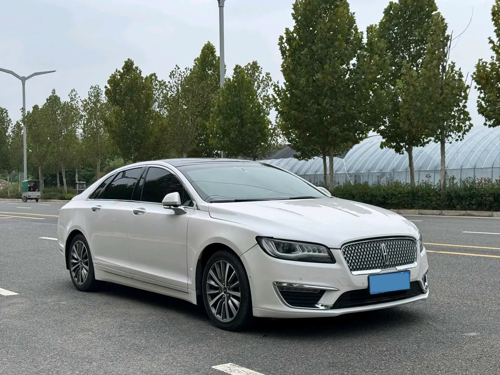 2019 LINCOLN MKZ thumbnail 3