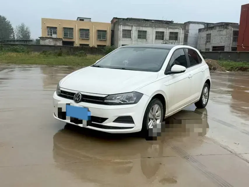 2023 VOLKSWAGEN POLO view 1