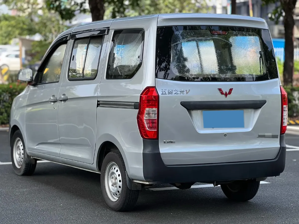 2017 WuLing ZhiGuang V 1.2L 82HP L4 5MT,autocango,china used car exporter,china ev exporter,chinese used car exporter,chinese used ev exporter