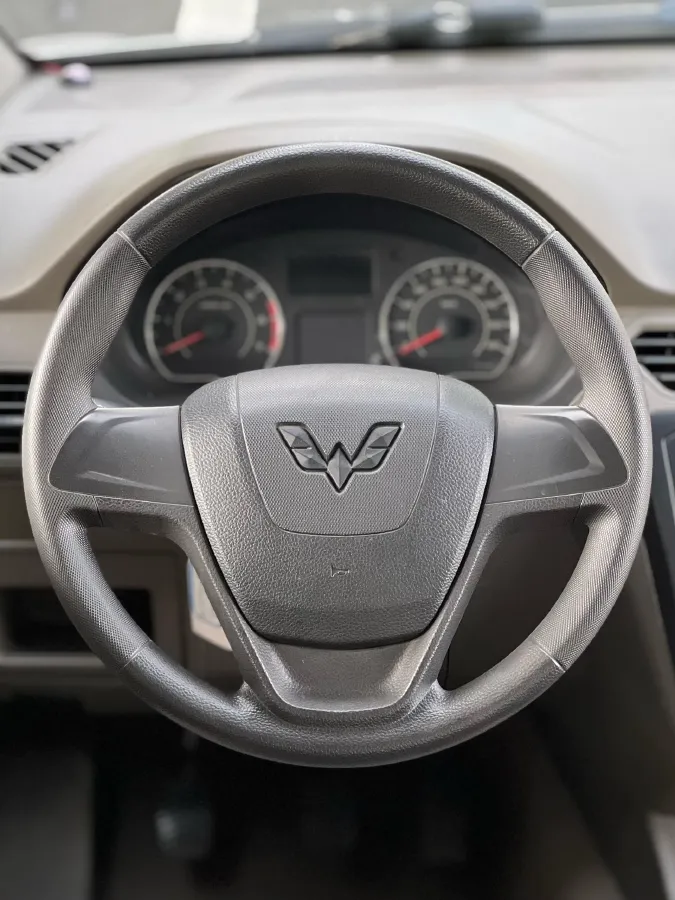 2017 WuLing ZhiGuang V 1.2L 82HP L4 5MT,autocango,china used car exporter,china ev exporter,chinese used car exporter,chinese used ev exporter