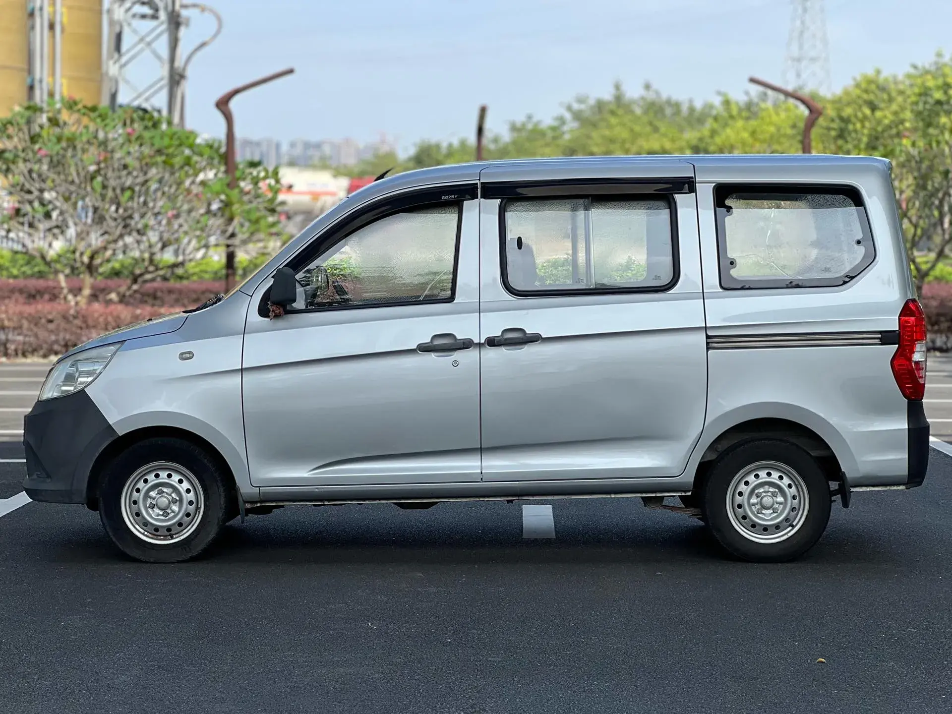 2017 WULING ZHIGUANG thumbnail 3