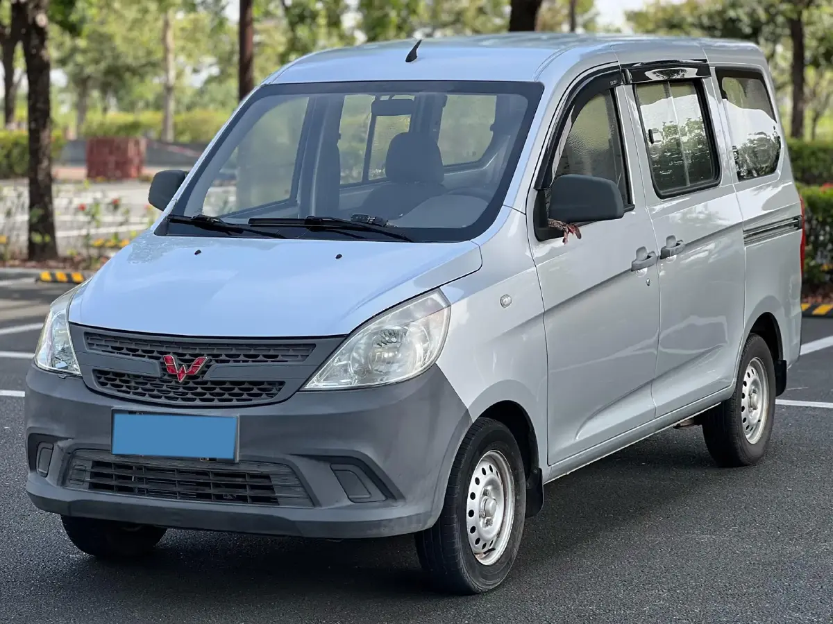 2017 WuLing ZhiGuang V 1.2L 82HP L4 5MT