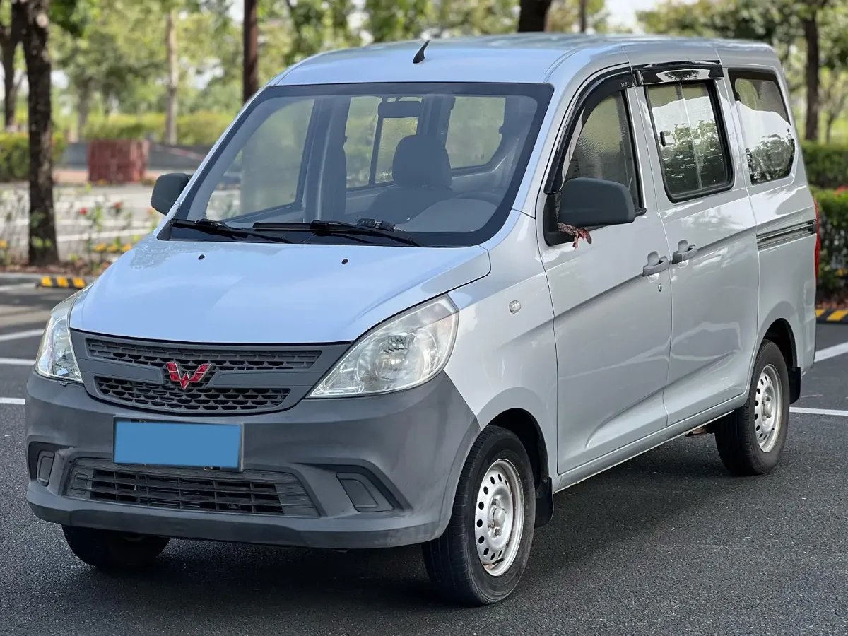 2017 WuLing ZhiGuang V 1.2L 82HP L4 5MT,autocango,china used car exporter,china ev exporter,chinese used car exporter,chinese used ev exporter