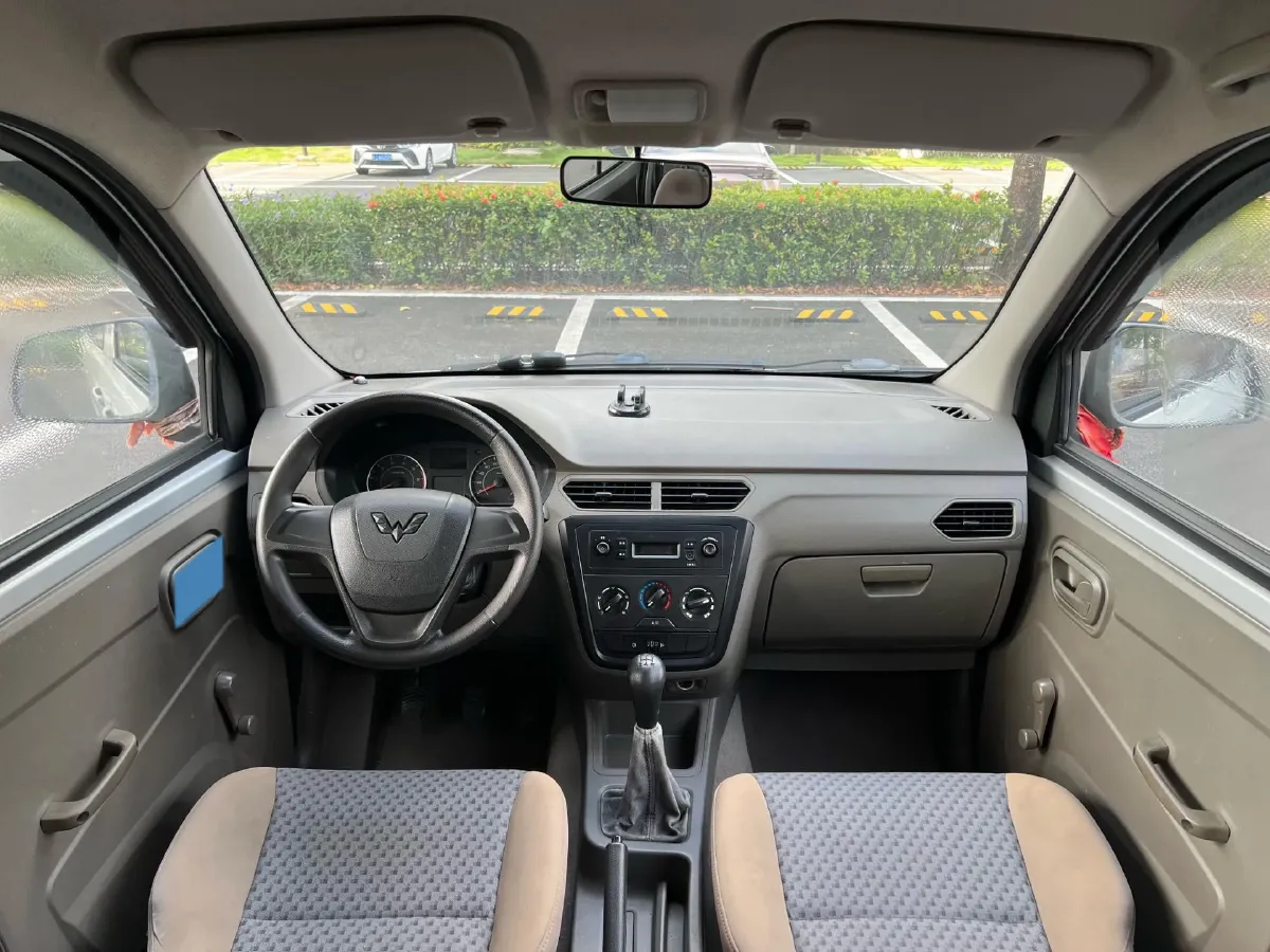 2017 WuLing ZhiGuang V 1.2L 82HP L4 5MT,autocango,china used car exporter,china ev exporter,chinese used car exporter,chinese used ev exporter