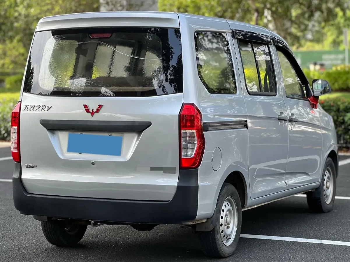 2017 WuLing ZhiGuang V 1.2L 82HP L4 5MT,autocango,china used car exporter,china ev exporter,chinese used car exporter,chinese used ev exporter