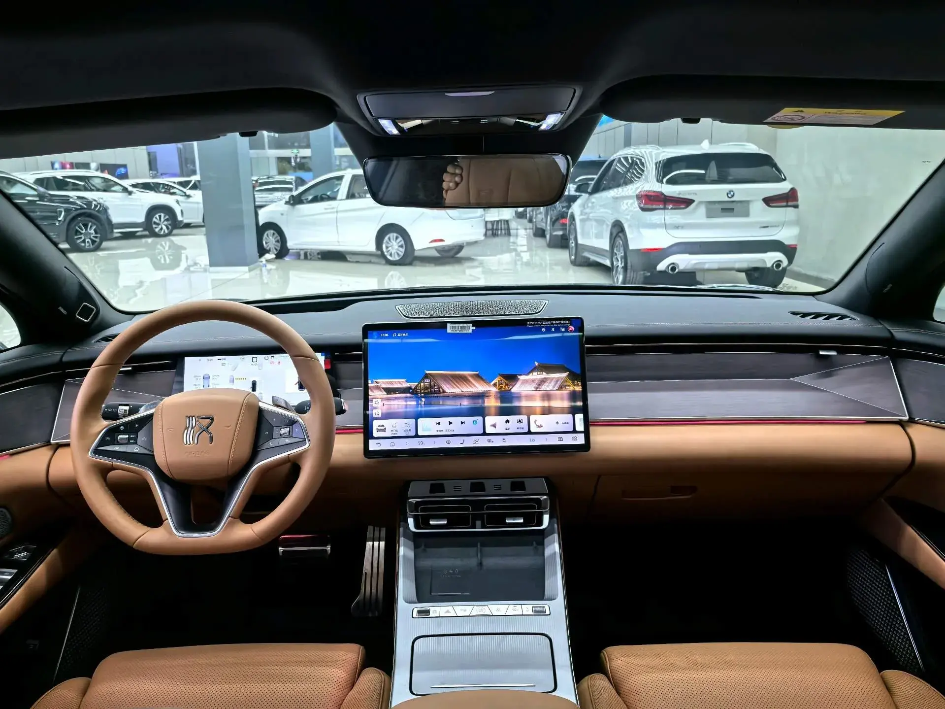 2025 BYD HANL thumbnail 4