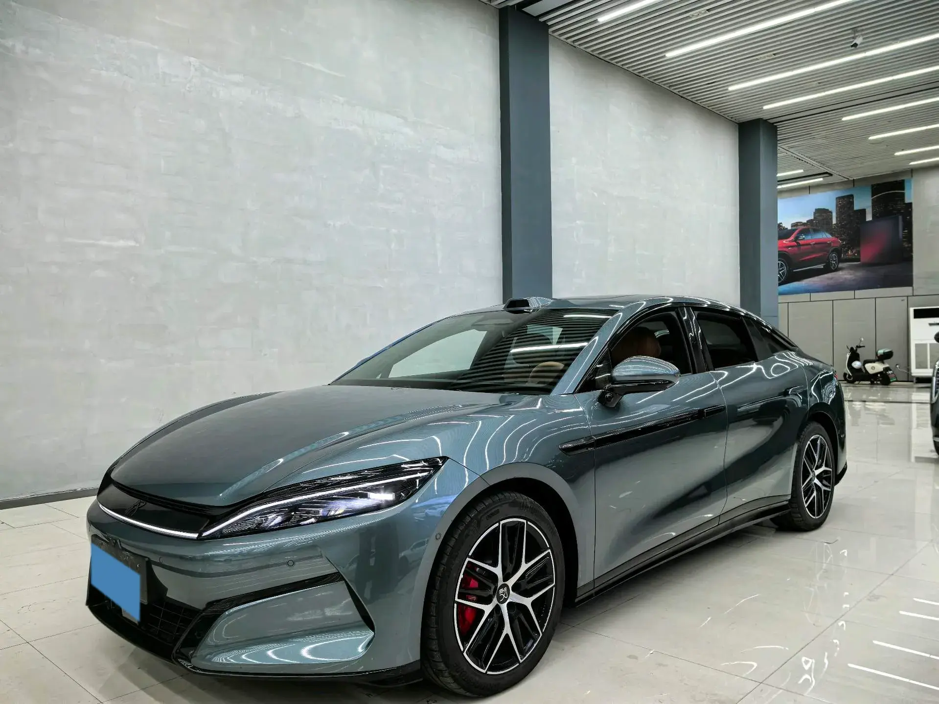 2025 BYD HANL view 1