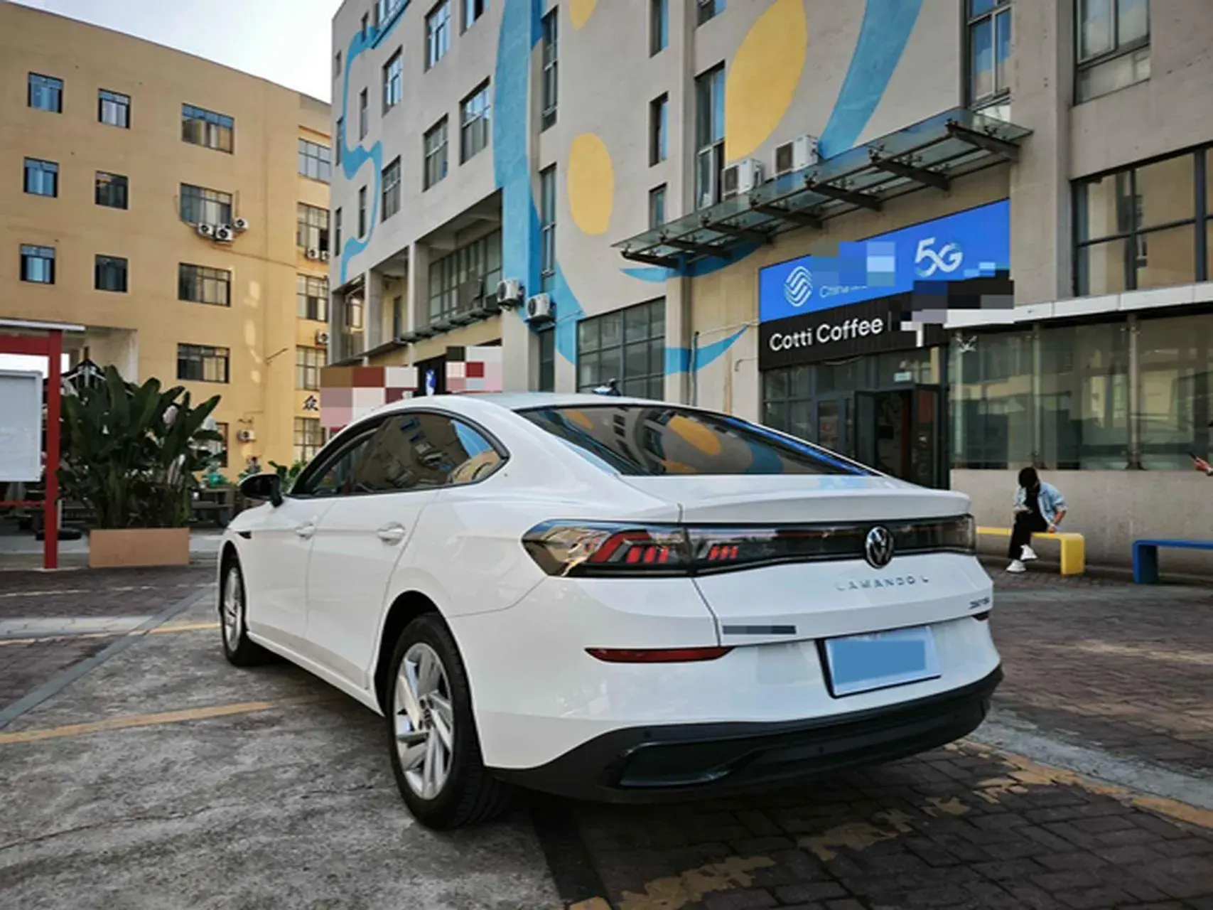 2023 VOLKSWAGEN LAMANDO thumbnail 3