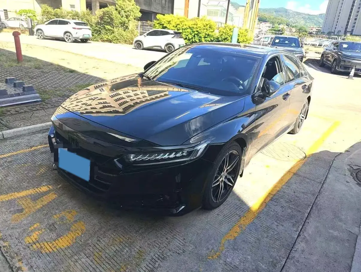 2022 HONDA ACCORD view 1