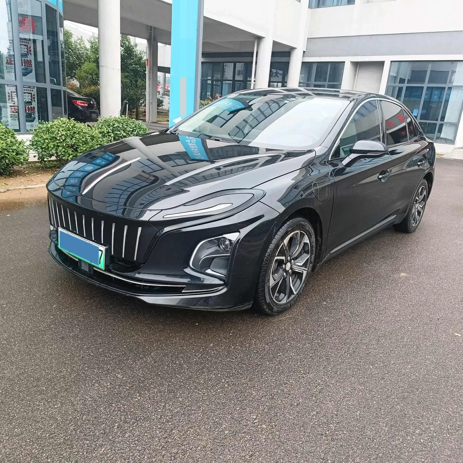 2021 HONGQI E-QM5 view 1