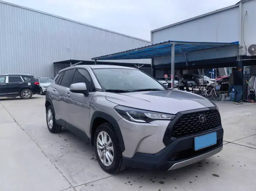 2023 TOYOTA COROLLA thumbnail 3