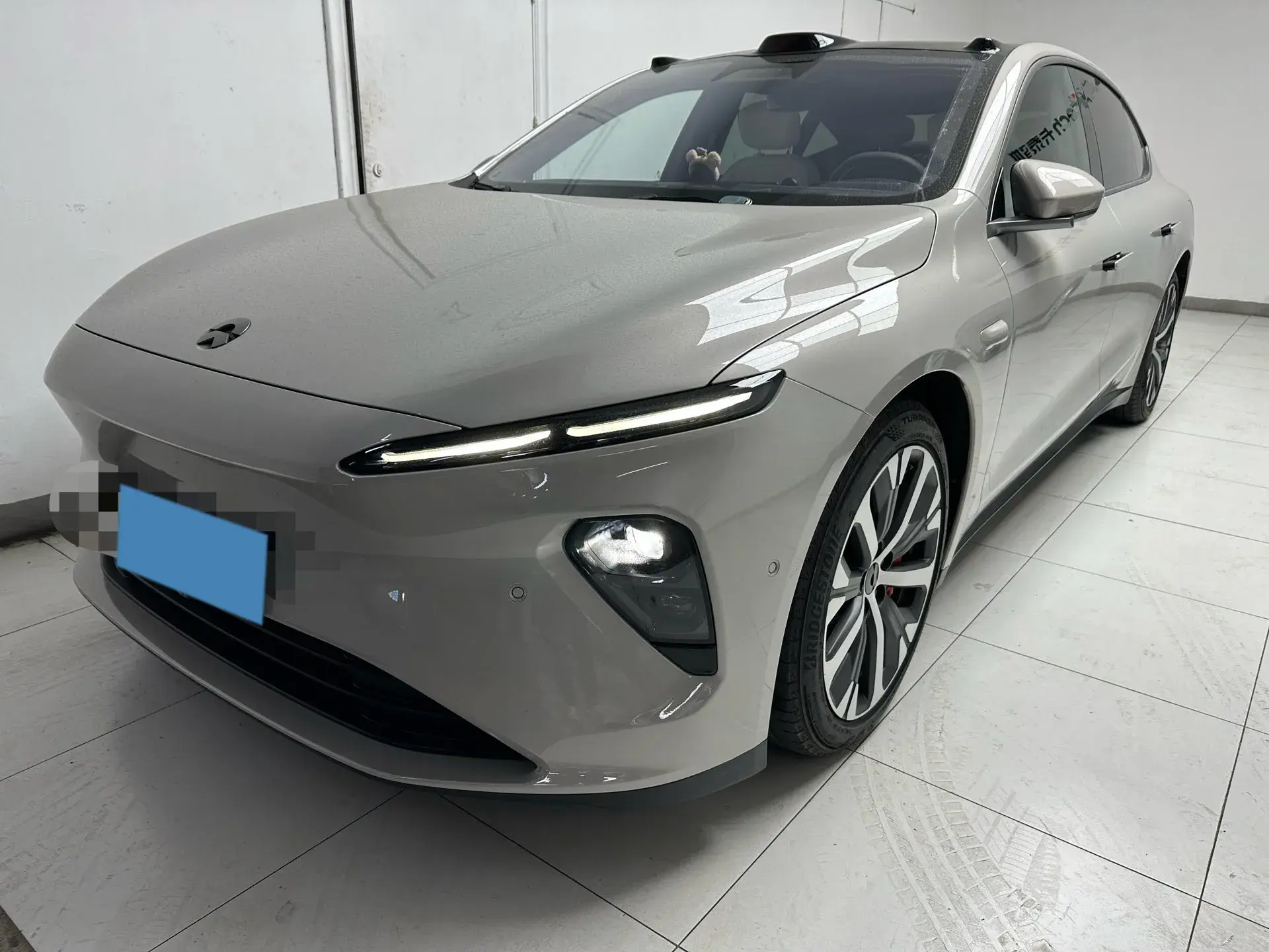 2023 NIO ET7 view 1