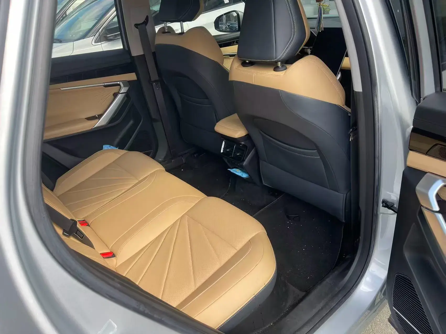 2023 GEELY STARRAY thumbnail 3