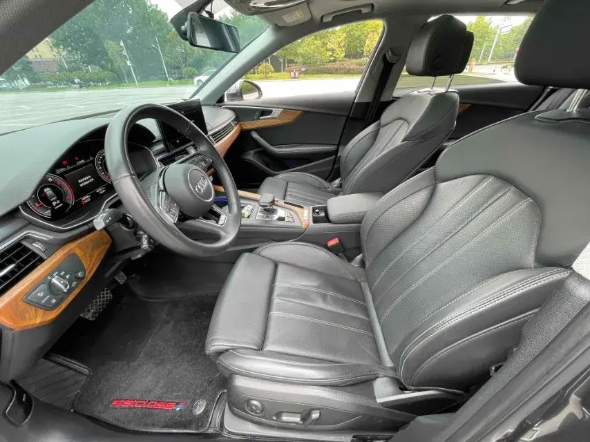 2022 AUDI A4L thumbnail 2