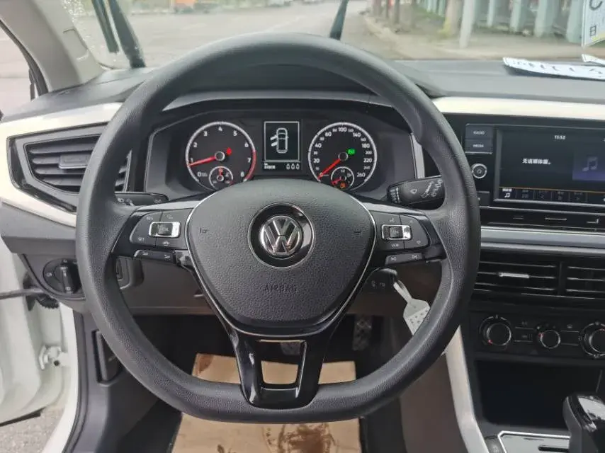 2019 VOLKSWAGEN POLO thumbnail 4